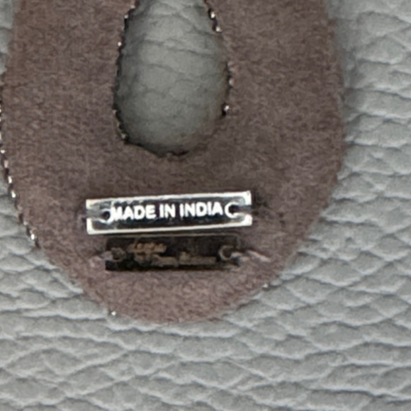 DEEPA BY DEEPA GURNANI GRAY SEQUINED HANGING PIERCED TEARDROP EARRINGS INDIA - Picture 8 of 9